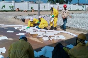 Oil absorbent boom only absorbs oil 