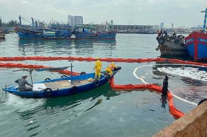 Ứng phó tràn dầu trên biển Việt Nam với vật tư thấm hút dầu Bignanotech